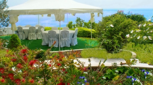 Luksuzna villa s bazenom i pogledom na more, okružena predivnim vrtovima